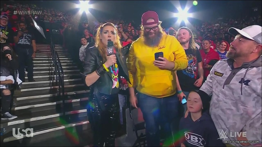 WWE_Monday_Night_Raw_2022_11_28_720p_HDTV_x264-NWCHD_mp4_000336069.jpg