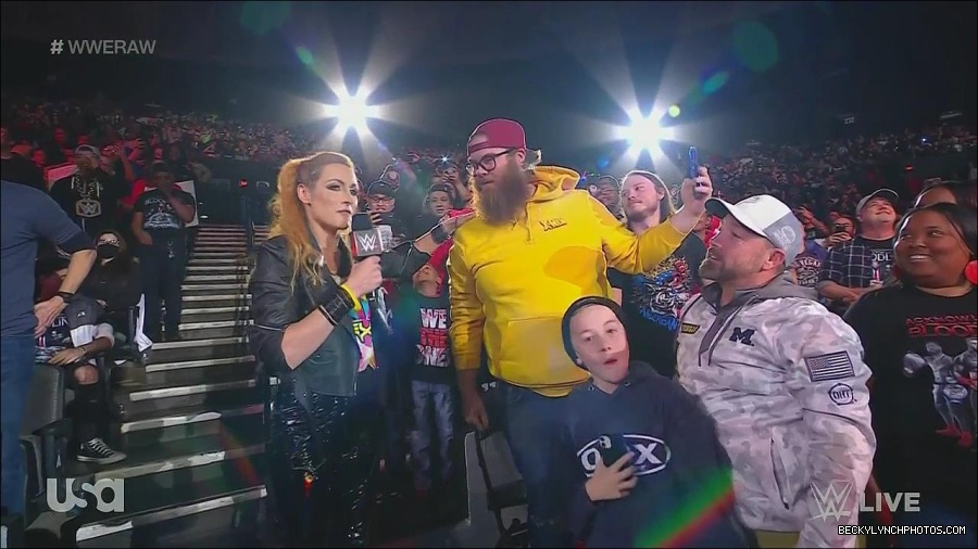 WWE_Monday_Night_Raw_2022_11_28_720p_HDTV_x264-NWCHD_mp4_000352085.jpg
