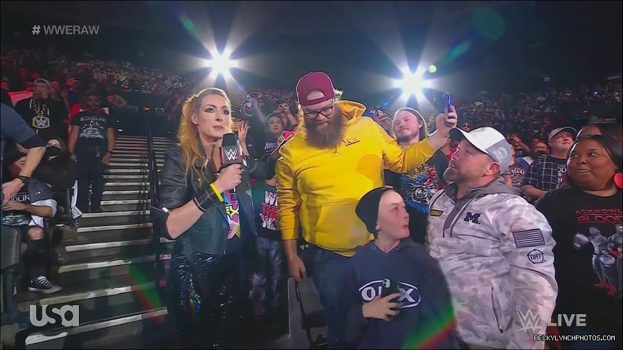 WWE_Monday_Night_Raw_2022_11_28_720p_HDTV_x264-NWCHD_mp4_000353286.jpg