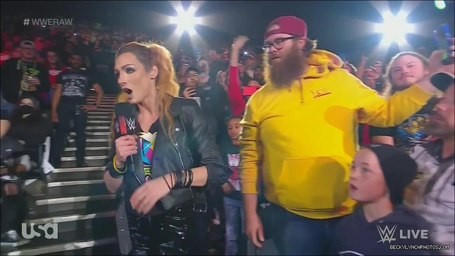 WWE_Monday_Night_Raw_2022_11_28_720p_HDTV_x264-NWCHD_mp4_000364497.jpg