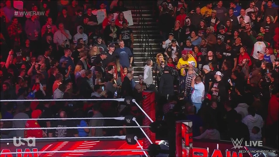 WWE_Monday_Night_Raw_2022_11_28_720p_HDTV_x264-NWCHD_mp4_000376109.jpg