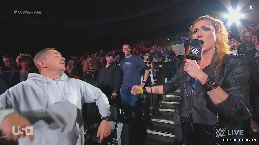 WWE_Monday_Night_Raw_2022_11_28_720p_HDTV_x264-NWCHD_mp4_000384917.jpg