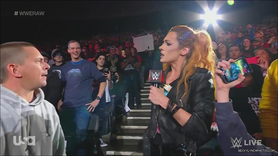 WWE_Monday_Night_Raw_2022_11_28_720p_HDTV_x264-NWCHD_mp4_000390123.jpg