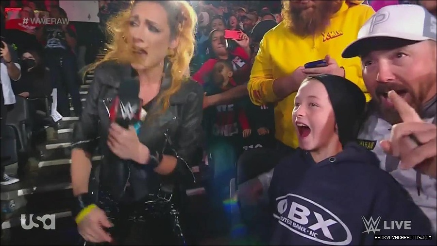 WWE_Monday_Night_Raw_2022_11_28_720p_HDTV_x264-NWCHD_mp4_000395728.jpg
