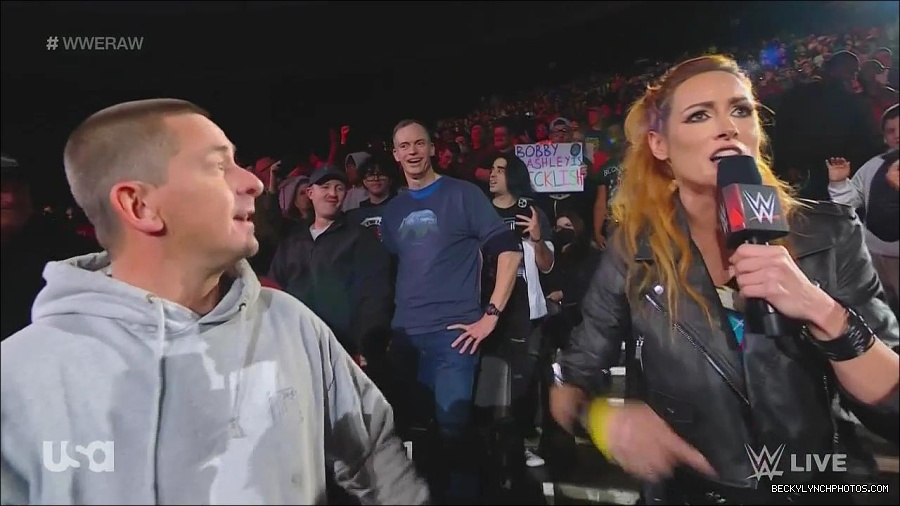 WWE_Monday_Night_Raw_2022_11_28_720p_HDTV_x264-NWCHD_mp4_000400533.jpg