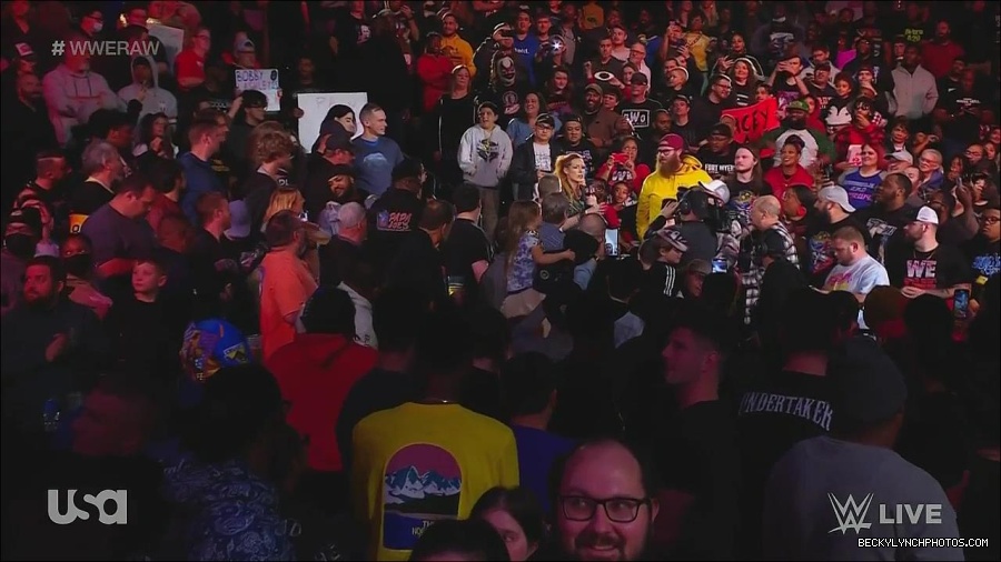 WWE_Monday_Night_Raw_2022_11_28_720p_HDTV_x264-NWCHD_mp4_000405738.jpg