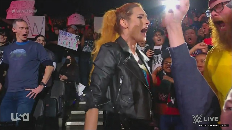 WWE_Monday_Night_Raw_2022_11_28_720p_HDTV_x264-NWCHD_mp4_000420553.jpg