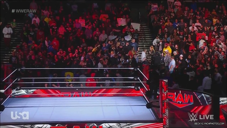 WWE_Monday_Night_Raw_2022_11_28_720p_HDTV_x264-NWCHD_mp4_000427760.jpg
