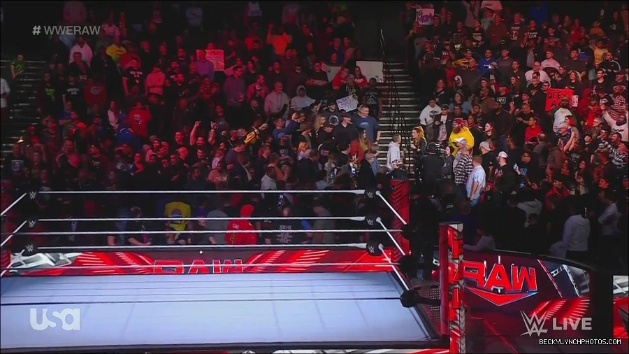 WWE_Monday_Night_Raw_2022_11_28_720p_HDTV_x264-NWCHD_mp4_000428161.jpg