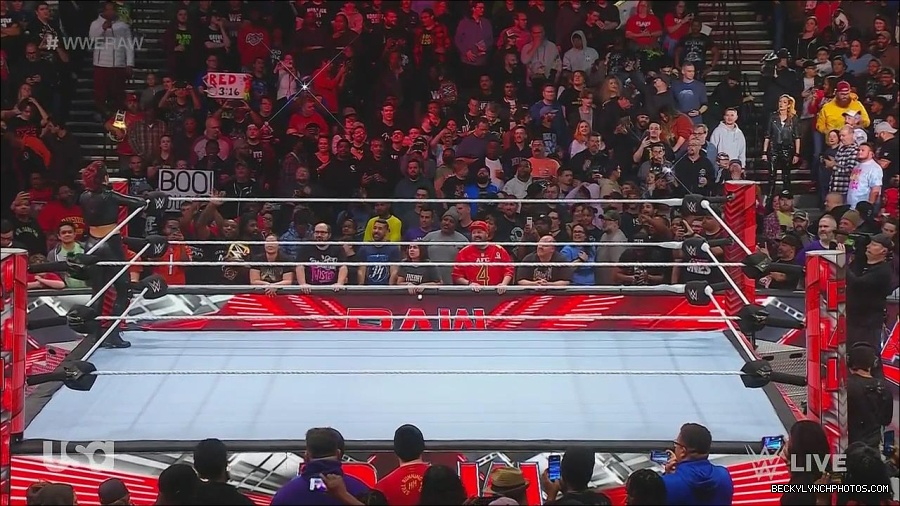 WWE_Monday_Night_Raw_2022_11_28_720p_HDTV_x264-NWCHD_mp4_000467800.jpg