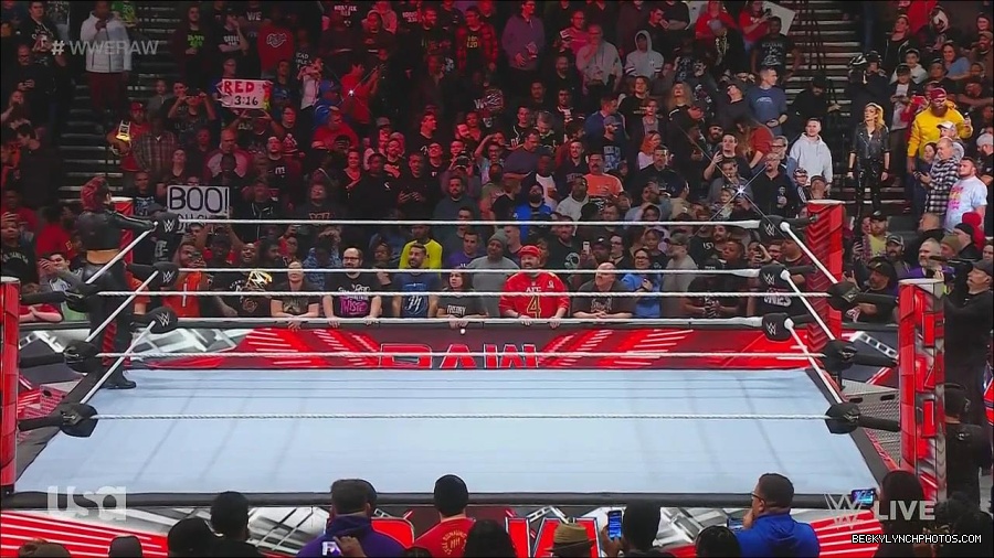 WWE_Monday_Night_Raw_2022_11_28_720p_HDTV_x264-NWCHD_mp4_000468601.jpg