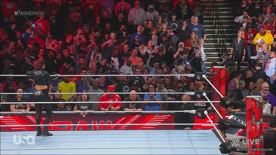 WWE_Monday_Night_Raw_2022_11_28_720p_HDTV_x264-NWCHD_mp4_000543509.jpg