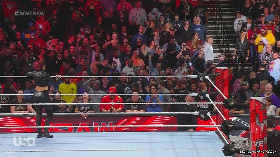 WWE_Monday_Night_Raw_2022_11_28_720p_HDTV_x264-NWCHD_mp4_000544310.jpg