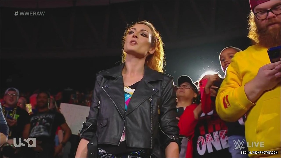 WWE_Monday_Night_Raw_2022_11_28_720p_HDTV_x264-NWCHD_mp4_000547513.jpg