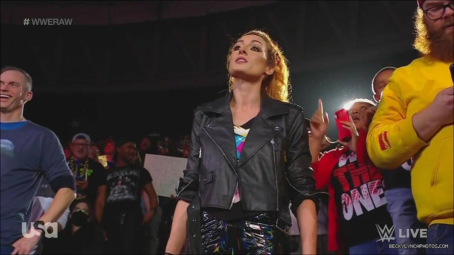 WWE_Monday_Night_Raw_2022_11_28_720p_HDTV_x264-NWCHD_mp4_000549515.jpg