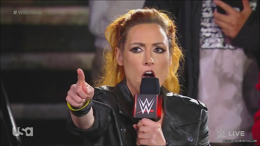 WWE_Monday_Night_Raw_2022_11_28_720p_HDTV_x264-NWCHD_mp4_000574740.jpg