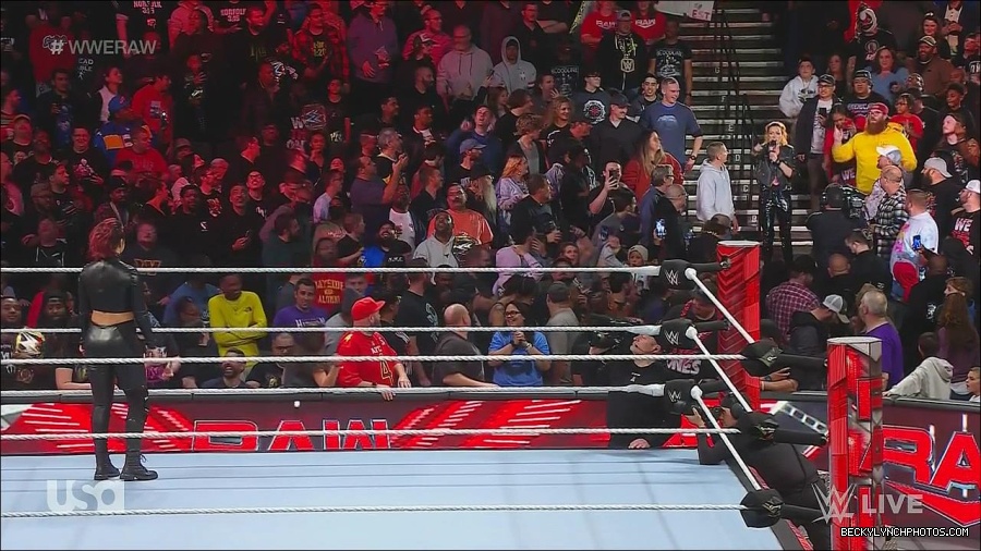 WWE_Monday_Night_Raw_2022_11_28_720p_HDTV_x264-NWCHD_mp4_000577543.jpg