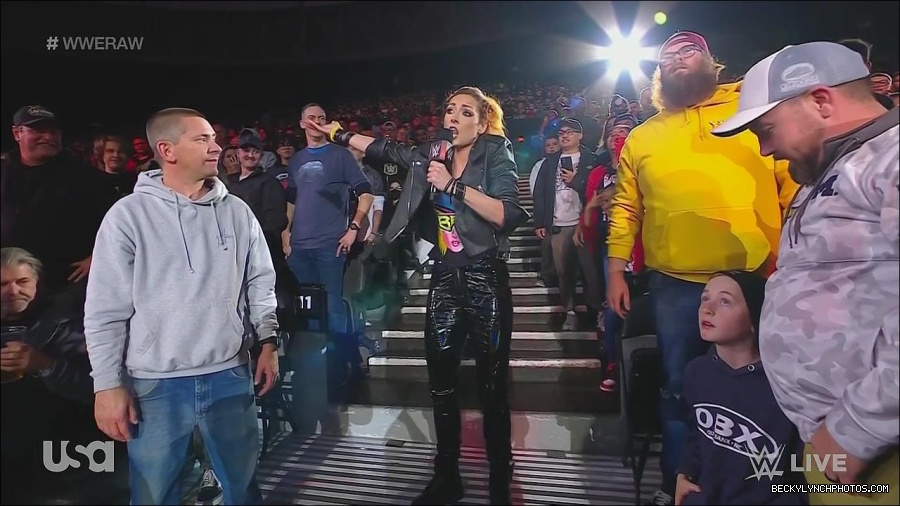 WWE_Monday_Night_Raw_2022_11_28_720p_HDTV_x264-NWCHD_mp4_000579946.jpg