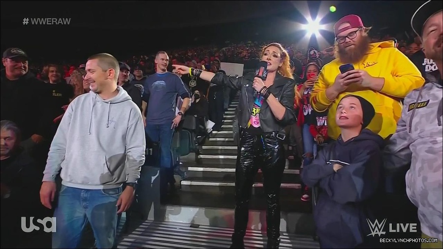 WWE_Monday_Night_Raw_2022_11_28_720p_HDTV_x264-NWCHD_mp4_000592758.jpg