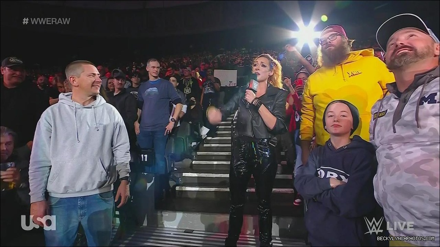 WWE_Monday_Night_Raw_2022_11_28_720p_HDTV_x264-NWCHD_mp4_000595561.jpg