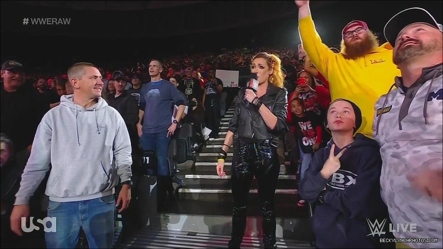 WWE_Monday_Night_Raw_2022_11_28_720p_HDTV_x264-NWCHD_mp4_000596762.jpg