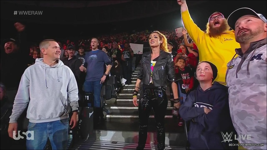 WWE_Monday_Night_Raw_2022_11_28_720p_HDTV_x264-NWCHD_mp4_000597964.jpg