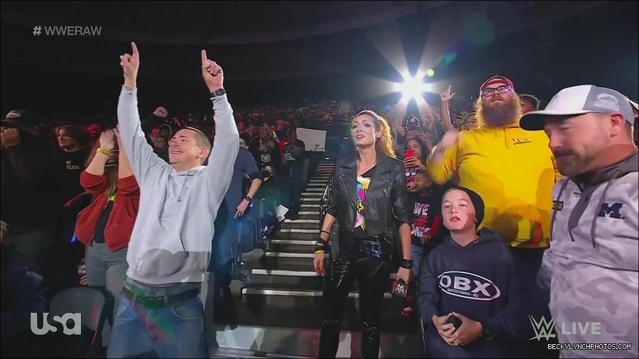 WWE_Monday_Night_Raw_2022_11_28_720p_HDTV_x264-NWCHD_mp4_000602368.jpg