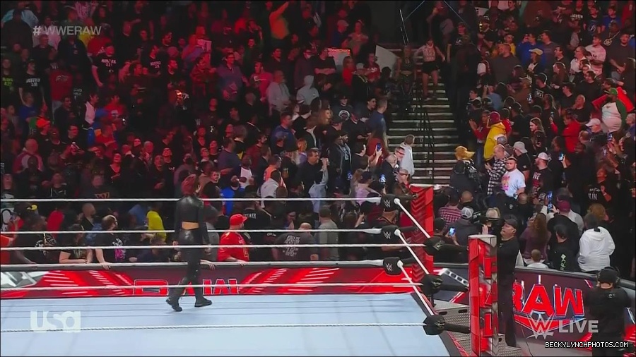 WWE_Monday_Night_Raw_2022_11_28_720p_HDTV_x264-NWCHD_mp4_000626392.jpg