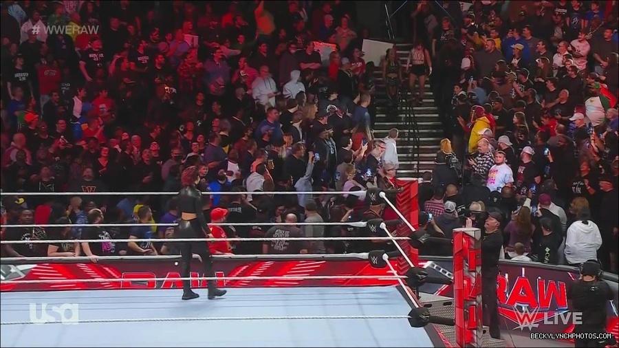 WWE_Monday_Night_Raw_2022_11_28_720p_HDTV_x264-NWCHD_mp4_000626792.jpg