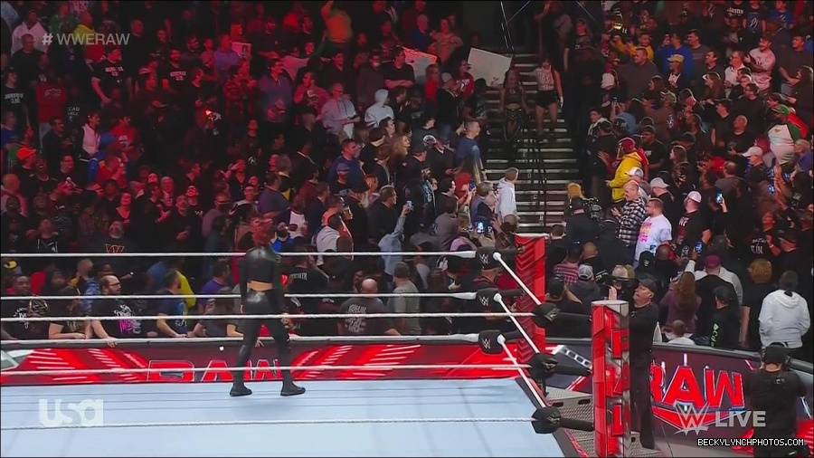 WWE_Monday_Night_Raw_2022_11_28_720p_HDTV_x264-NWCHD_mp4_000627193.jpg