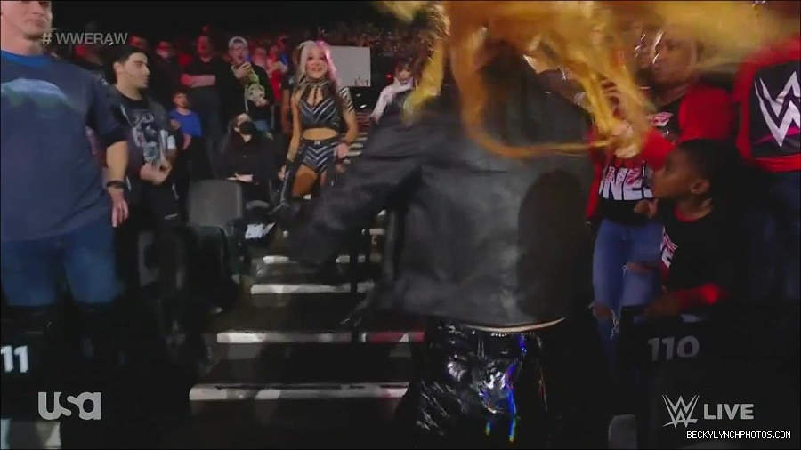 WWE_Monday_Night_Raw_2022_11_28_720p_HDTV_x264-NWCHD_mp4_000628794.jpg