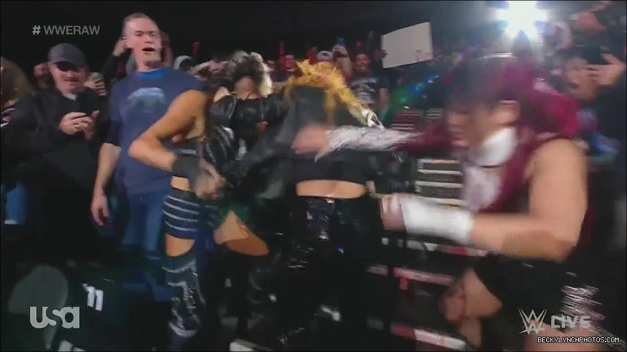WWE_Monday_Night_Raw_2022_11_28_720p_HDTV_x264-NWCHD_mp4_000633199.jpg