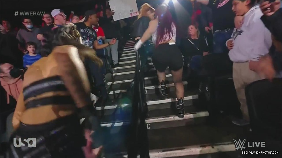 WWE_Monday_Night_Raw_2022_11_28_720p_HDTV_x264-NWCHD_mp4_000635601.jpg