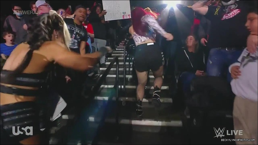 WWE_Monday_Night_Raw_2022_11_28_720p_HDTV_x264-NWCHD_mp4_000636002.jpg
