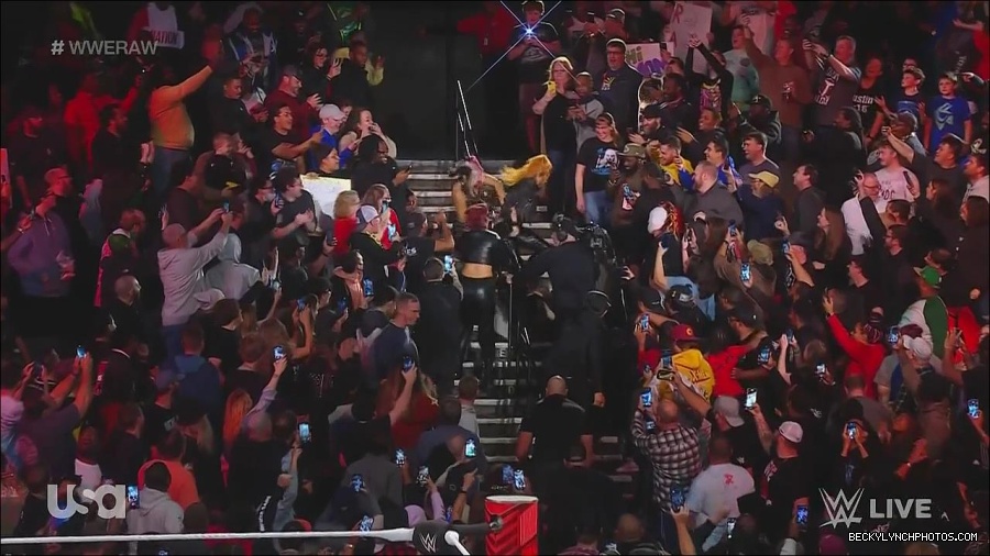 WWE_Monday_Night_Raw_2022_11_28_720p_HDTV_x264-NWCHD_mp4_000641607.jpg