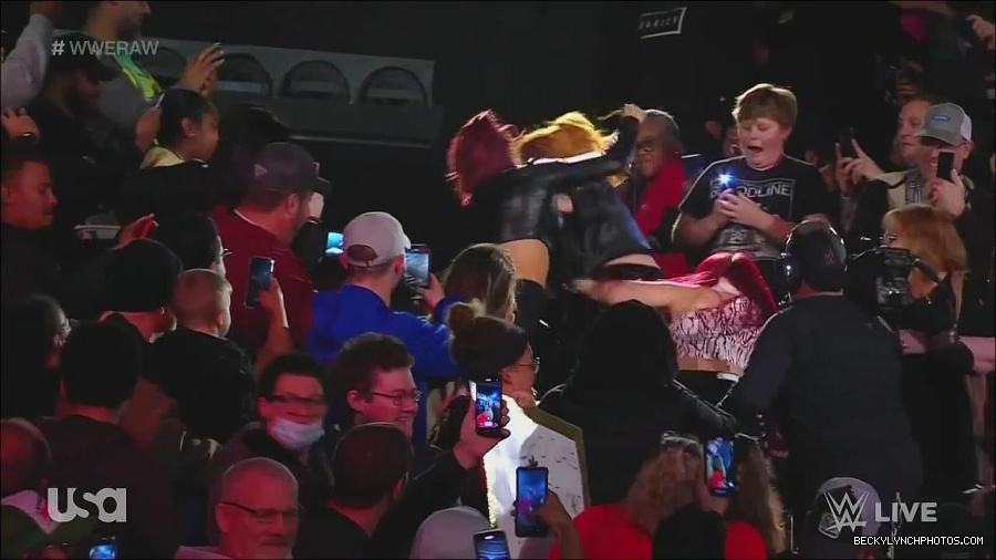 WWE_Monday_Night_Raw_2022_11_28_720p_HDTV_x264-NWCHD_mp4_000646412.jpg