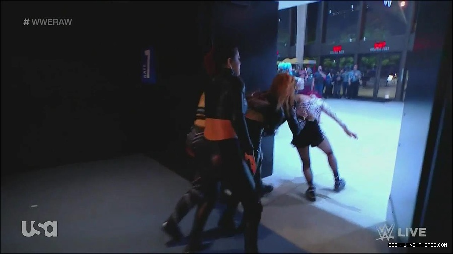 WWE_Monday_Night_Raw_2022_11_28_720p_HDTV_x264-NWCHD_mp4_000662428.jpg