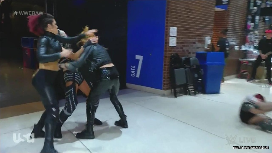 WWE_Monday_Night_Raw_2022_11_28_720p_HDTV_x264-NWCHD_mp4_000664430.jpg