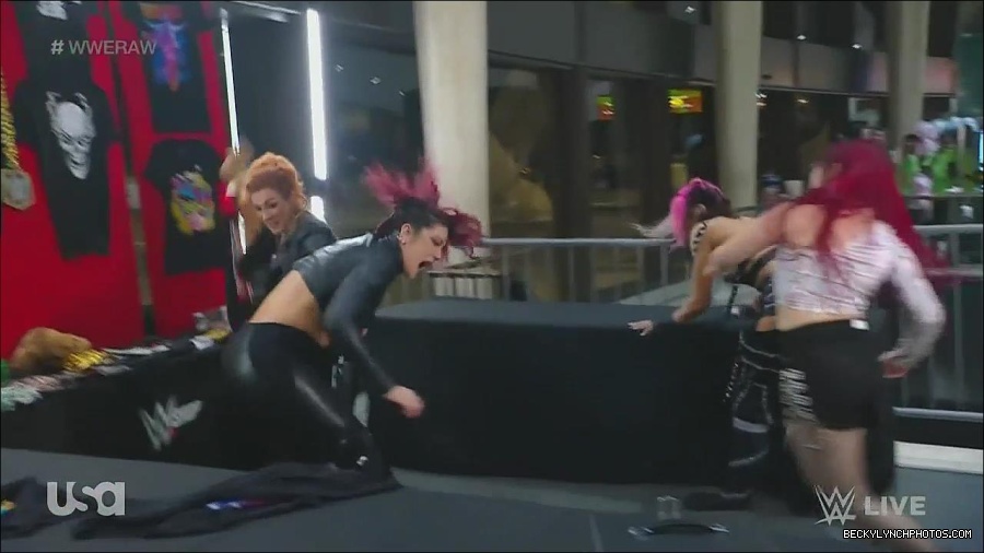 WWE_Monday_Night_Raw_2022_11_28_720p_HDTV_x264-NWCHD_mp4_000684050.jpg