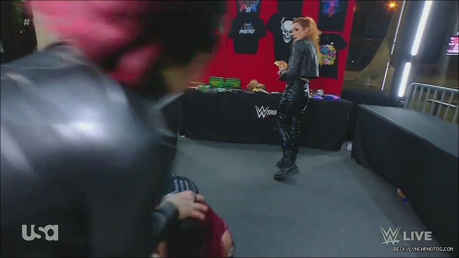 WWE_Monday_Night_Raw_2022_11_28_720p_HDTV_x264-NWCHD_mp4_000690456.jpg