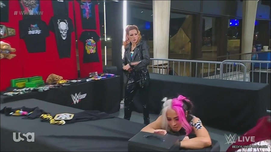 WWE_Monday_Night_Raw_2022_11_28_720p_HDTV_x264-NWCHD_mp4_000691257.jpg