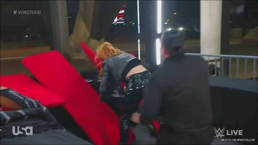 WWE_Monday_Night_Raw_2022_11_28_720p_HDTV_x264-NWCHD_mp4_000720886.jpg