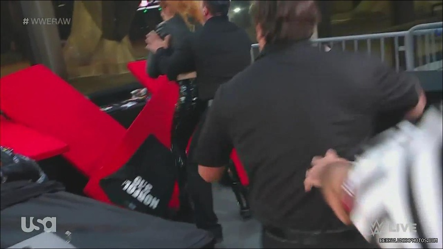WWE_Monday_Night_Raw_2022_11_28_720p_HDTV_x264-NWCHD_mp4_000721687.jpg