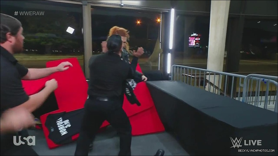 WWE_Monday_Night_Raw_2022_11_28_720p_HDTV_x264-NWCHD_mp4_000722888.jpg