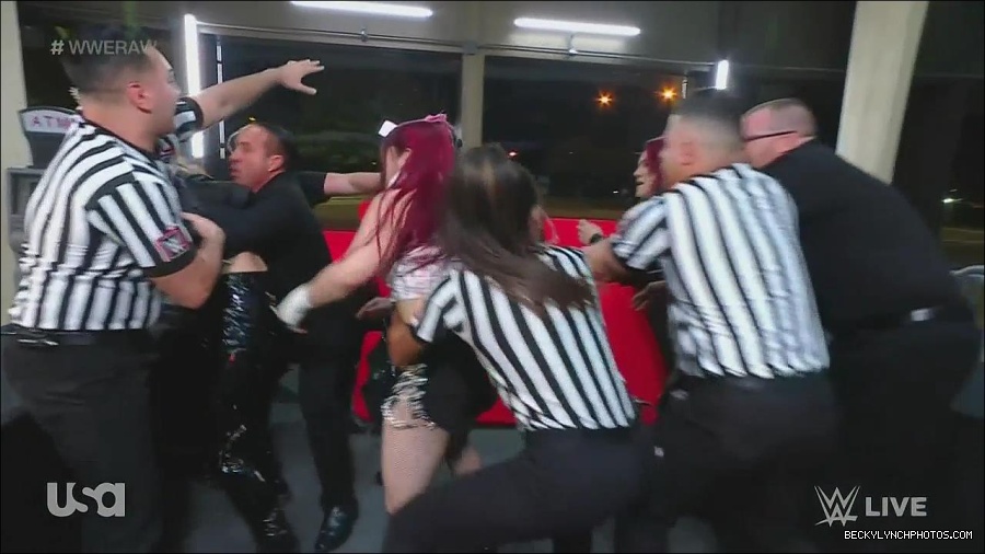 WWE_Monday_Night_Raw_2022_11_28_720p_HDTV_x264-NWCHD_mp4_000732898.jpg