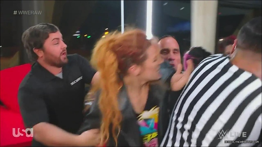WWE_Monday_Night_Raw_2022_11_28_720p_HDTV_x264-NWCHD_mp4_000734100.jpg