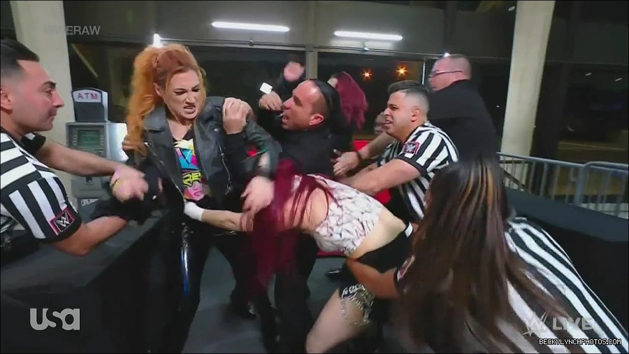 WWE_Monday_Night_Raw_2022_11_28_720p_HDTV_x264-NWCHD_mp4_000735701.jpg