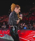 WWE_Monday_Night_Raw_2022_11_28_720p_HDTV_x264-NWCHD_mp4_000300033.jpg