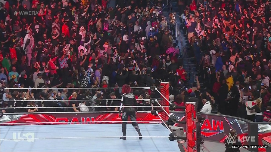 WWE_Monday_Night_Raw_2022_12_05_720p_HDTV_x264-NWCHD_mp4_001726720.jpg