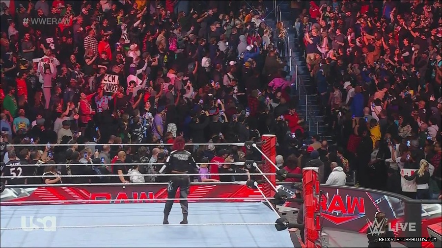WWE_Monday_Night_Raw_2022_12_05_720p_HDTV_x264-NWCHD_mp4_001727921.jpg